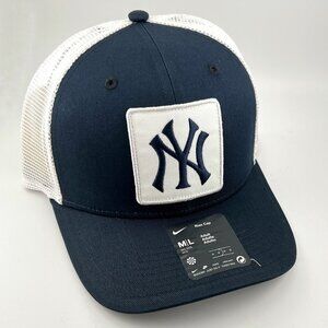 NEW Nike Swoosh New York Yankees Mens Black Rise Adjustable Trucker Hat M/L